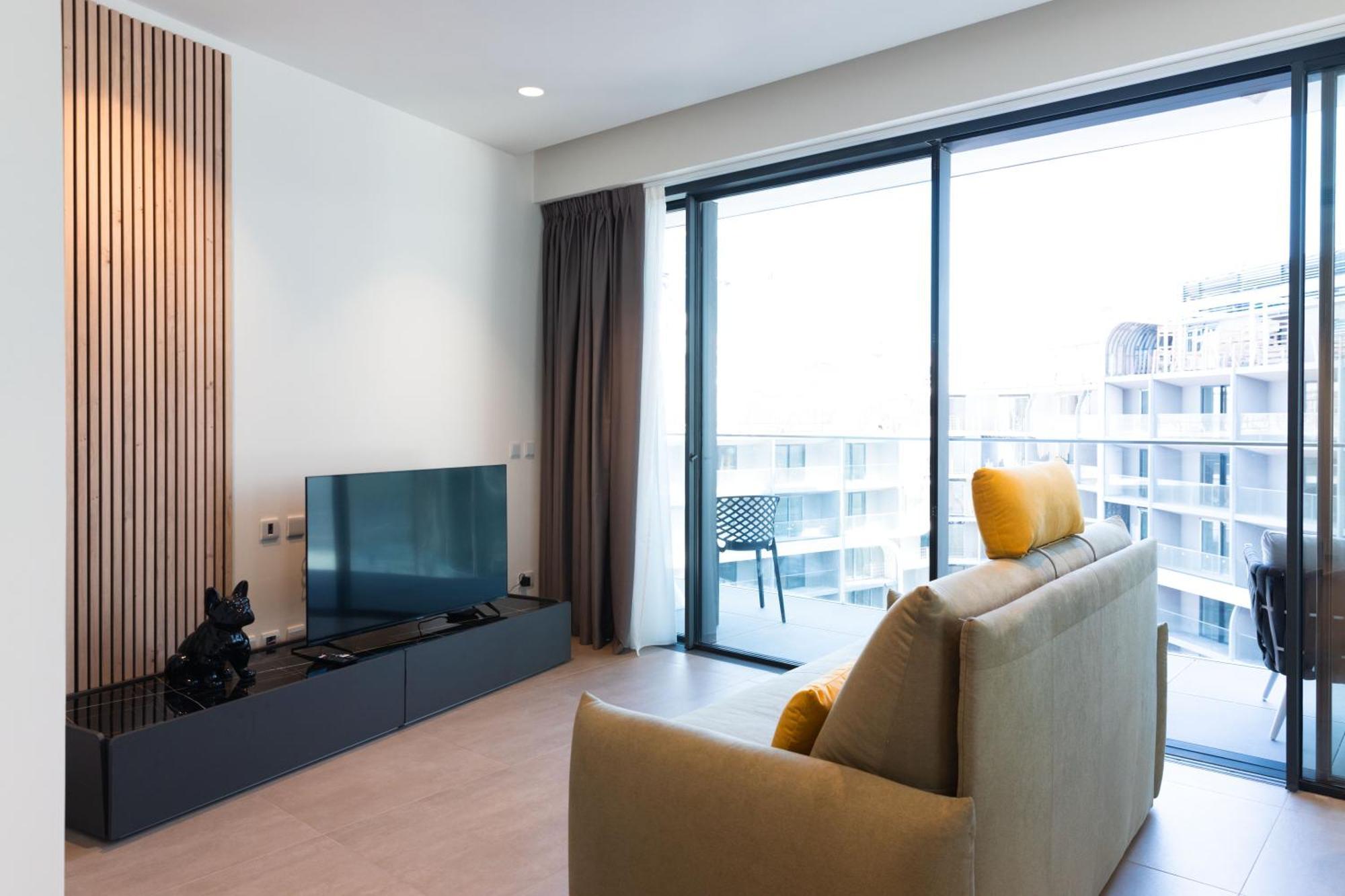 Mercury Tower Superb 1br With Rooftop Pool By Arcobnb Apartment